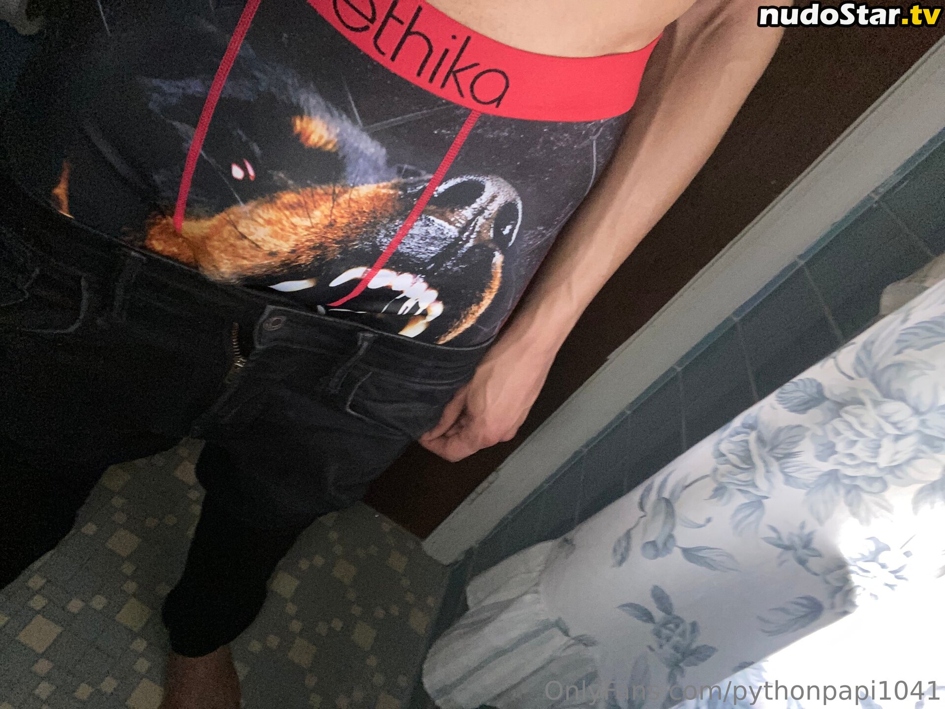 pythonpaige / pythonpapi1041 Wyciekłe Nagie Zdjęcie OnlyFans #1